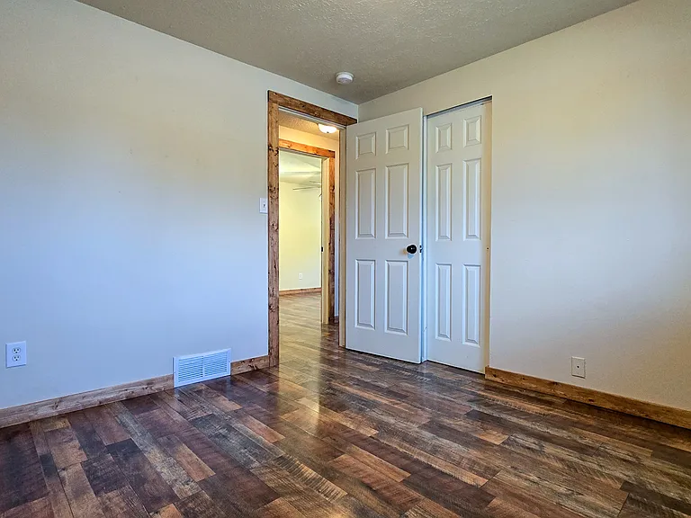 2120 N Wilson Ave — Photo 18