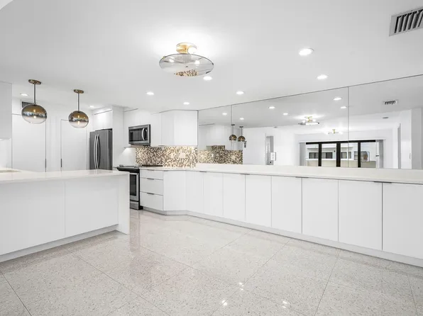 330 SE 20th Ave, Deerfield Beach, FL