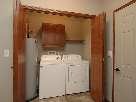3rd image of 299 Langworthy Ln