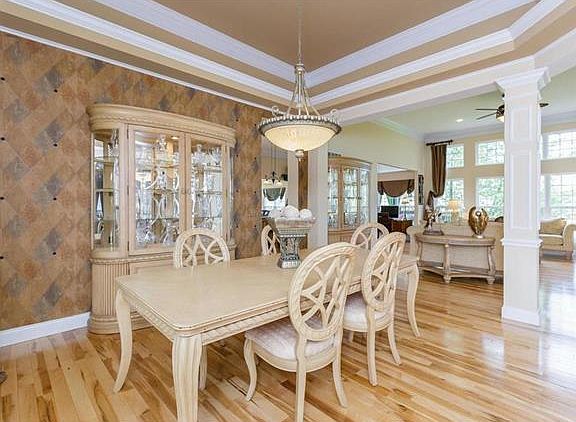 3rd image of 1009 Castleview Ct