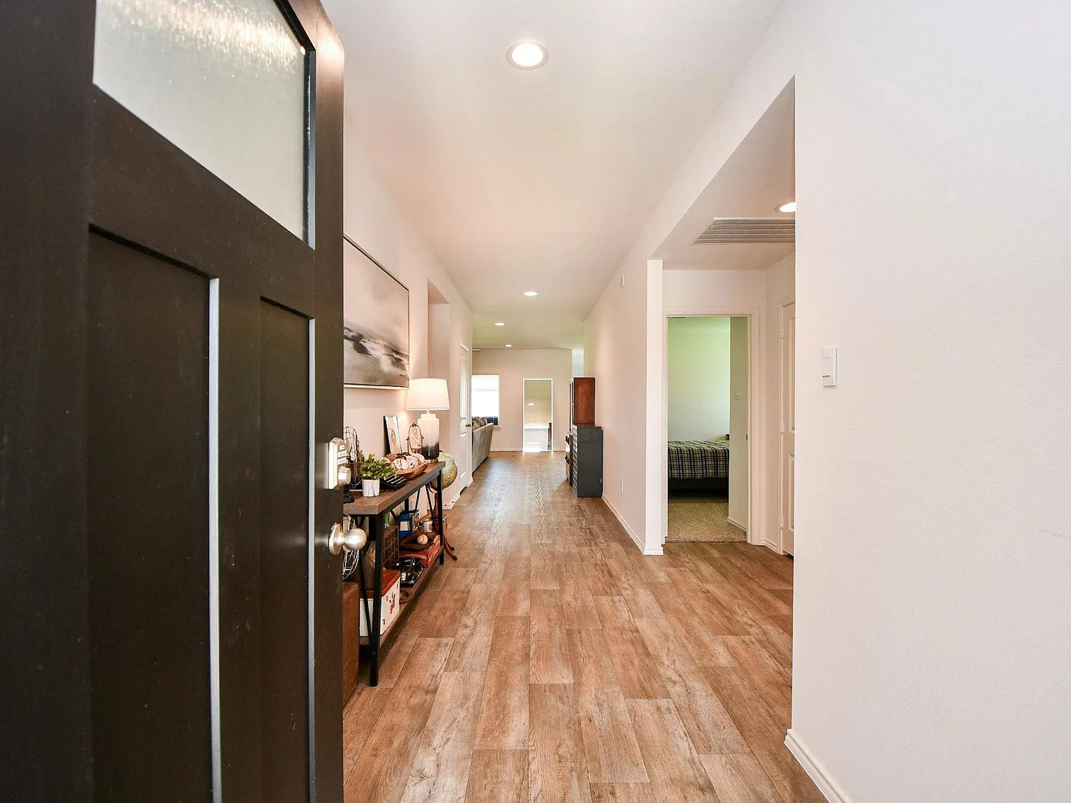4 bed, 3.0 bath, 2236 sqft, $2,800 — Photo 4