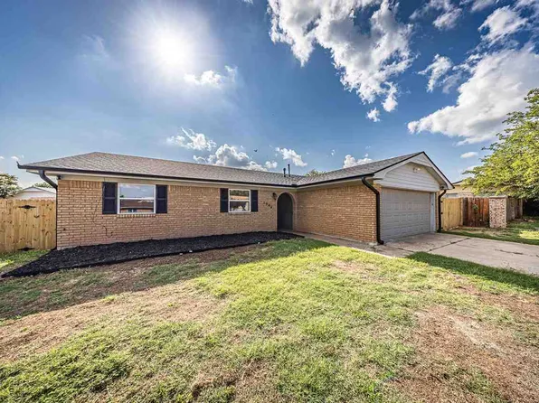 1904 NW 64th St, Lawton, OK 73505