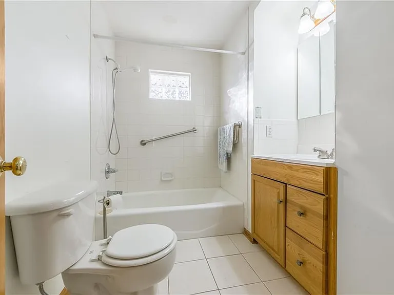 124 Almond St — Photo 5