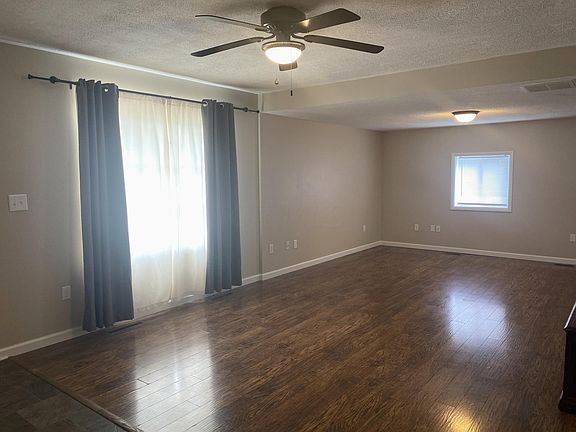 3rd image of 42 Deger Dr