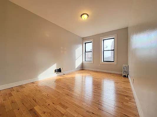 2nd image of 184 Nagle Ave APT 5H