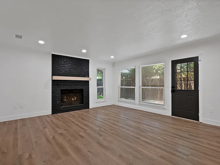 4021 San Mateo Dr — Photo 17