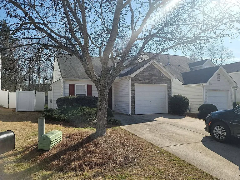 180 Ilex Dr — Photo 4