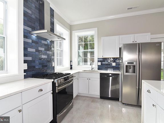 4th image of 3713 Elmwood Dr