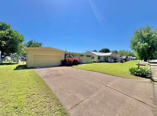 1018 N B St, Arkansas City, KS 67005