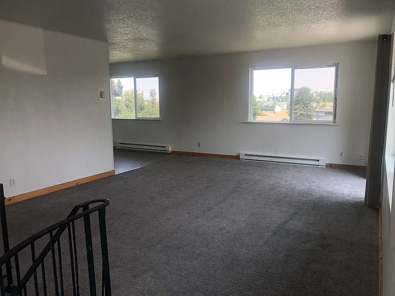 210 NW Tingley St #A — Photo 2