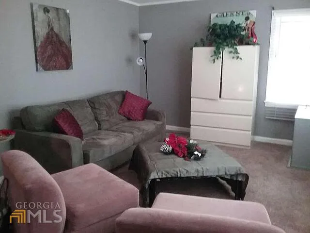 Lockwood Dr SW, Atlanta — Photo 2