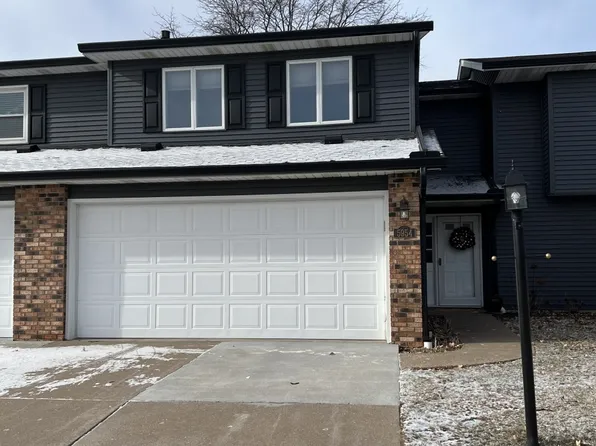 5954 Crow Valley Park Dr, Davenport, IA 52807