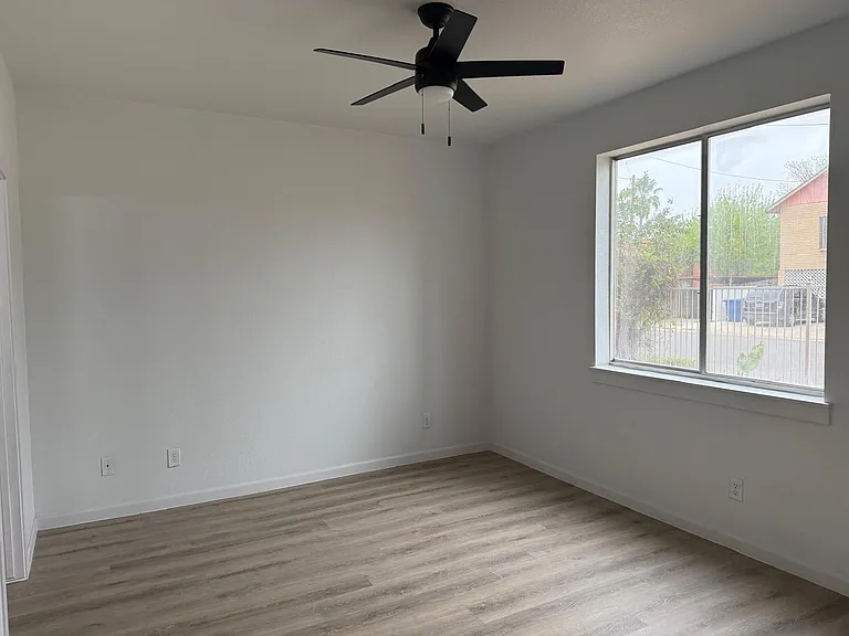 1720 Market St #5 — Photo 8