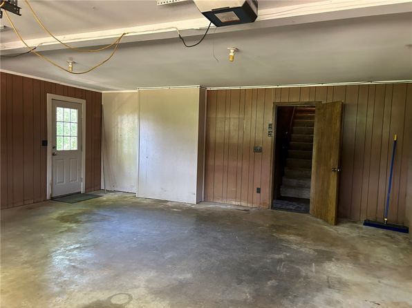 1214 Hilltop Dr, Russellville, AR 72802