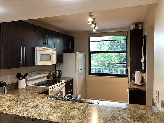 3rd image of 1516 Whitehall Dr APT 305