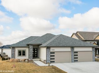 14902 Coyote Cir, Urbandale, IA 50323