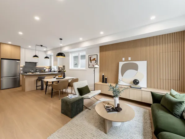 3268 E 18th Ave #2, Vancouver, BC V5M 2R7