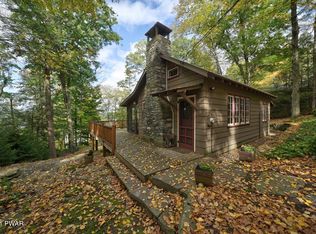 129 Black Bear Run, Paupack, PA 18451