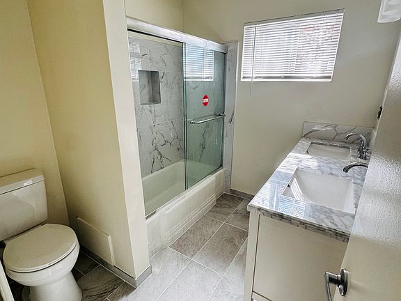 Gorgeous bathroom.