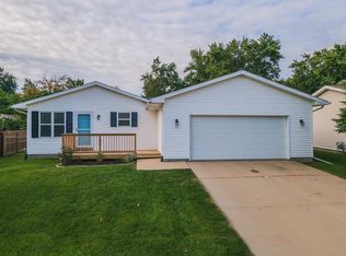 21 Geneva Ct, Bloomington, IL 61704