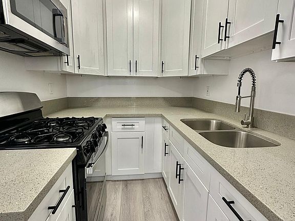 3rd image of 648 N Hobart Blvd APT 17