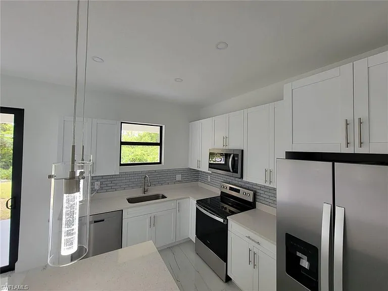 886 Milwaukee Blvd — Photo 4