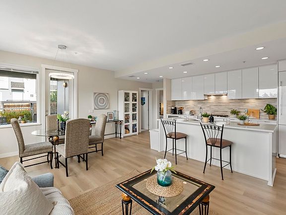 4th image of 9213 Odlin Rd #114