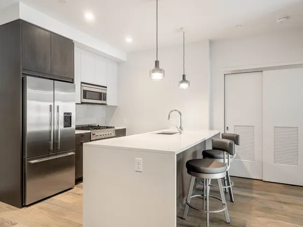 375 Canal St Unit 902, Somerville, MA 02145