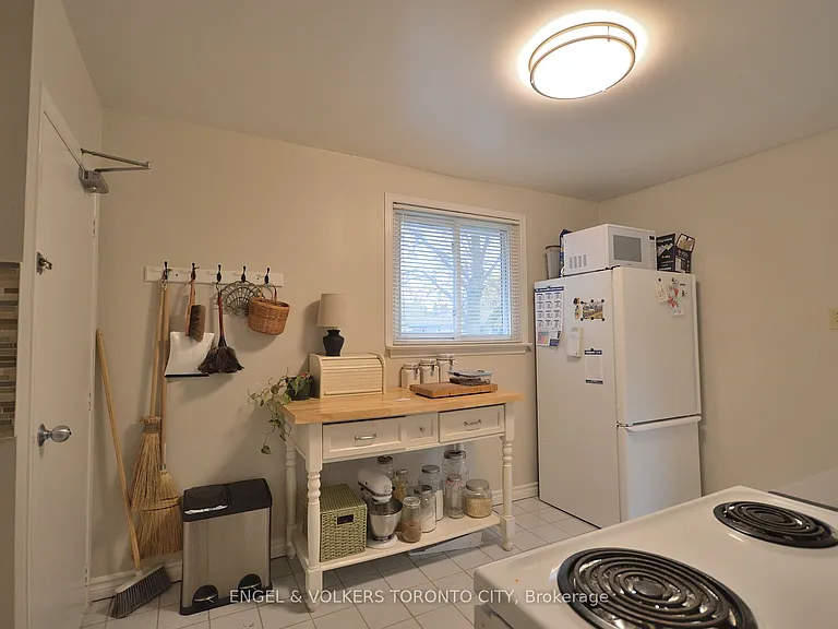 158 Cherrywood Dr #UPPER — Photo 26