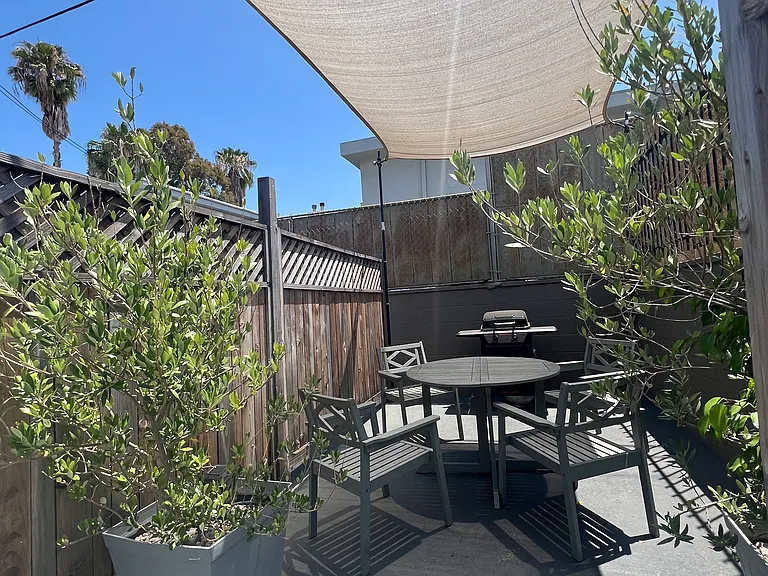 Lillian Way Apartments — Photo 15