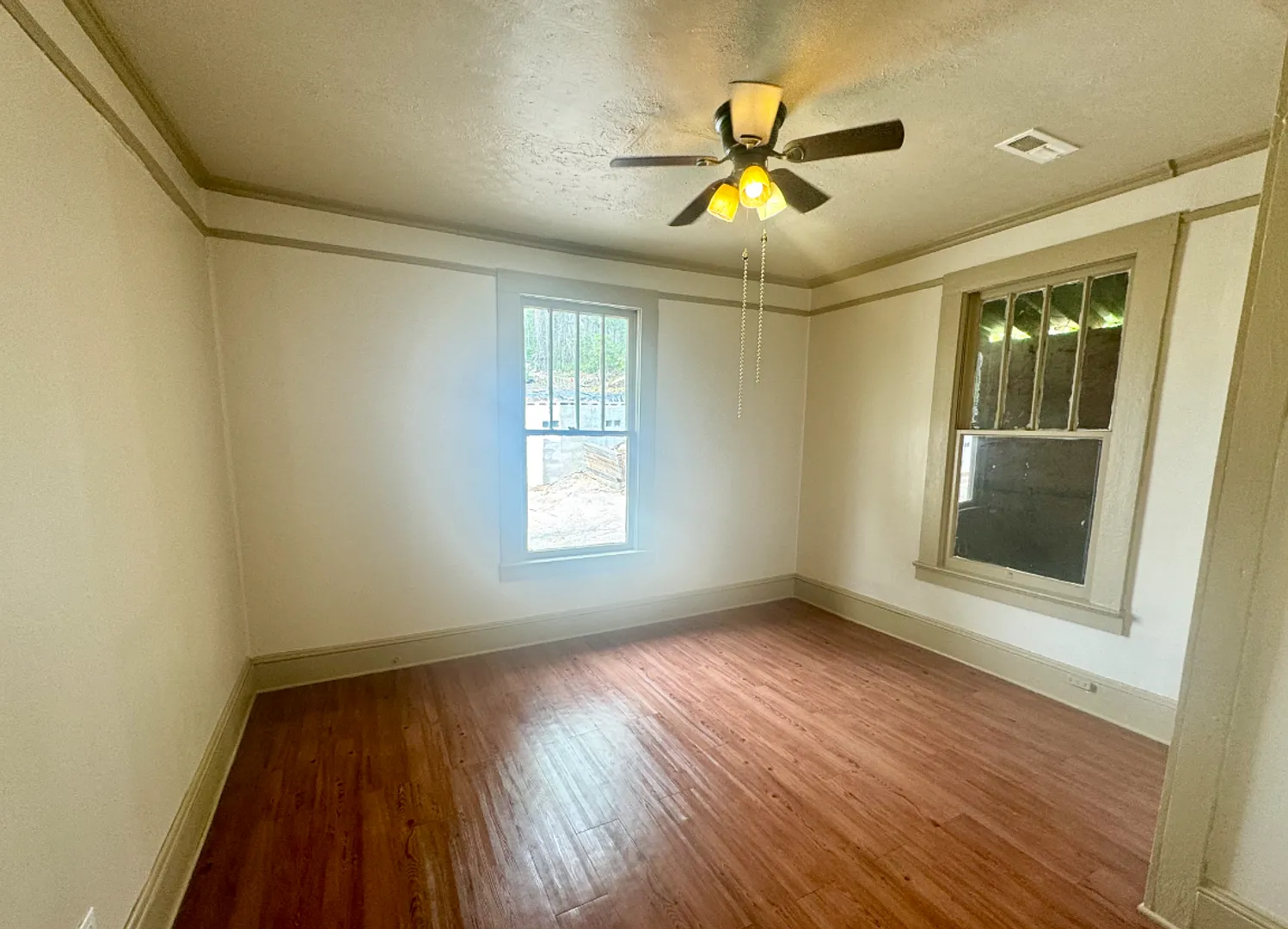 Charming 2 bed & 1 bath home — Photo 4