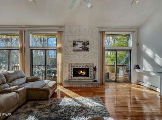 201 Broadmoor Dr, Lords Valley, PA 18428