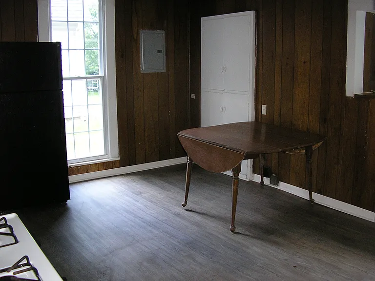 628 Woodford Ave — Photo 9
