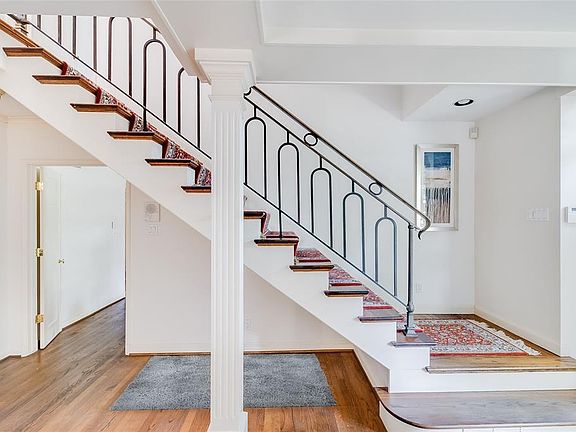 3rd image of 4675 Beverly Dr