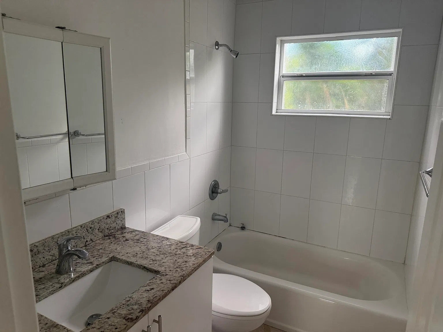 2 bed, 1.0 bath, 1902 sqft, $2,500 — Photo 2