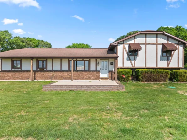 112 Melody Ln, East Peoria, IL 61611