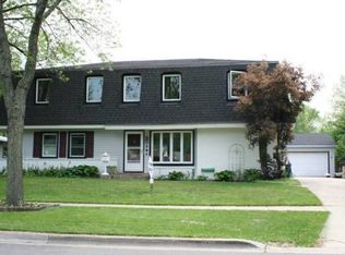 387 E Elk Grove Blvd, Elk Grove Village, IL 60007