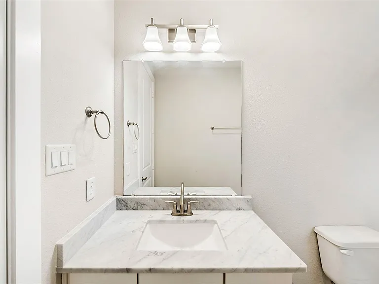 420 W 28th St #D — Photo 31