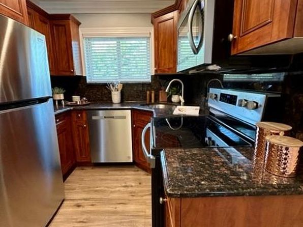 45 Golden Ave, Deer Park, NY