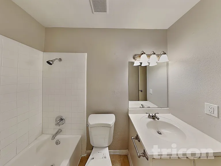 1555 Willowbrook St — Photo 14