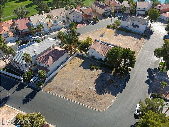2nd image of 2820 Queens Courtyard Dr