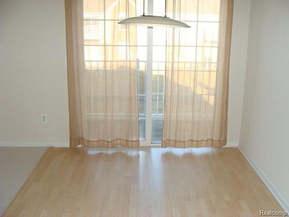 4th image of 54597 Monarch Dr