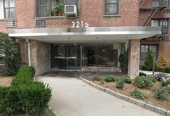 Rented by Jeffrey Erskine, LREB | media 21