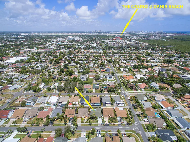 231 SE 8th St — Photo 30