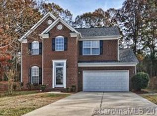 8204 Hornwood Ct, Charlotte, NC 28215