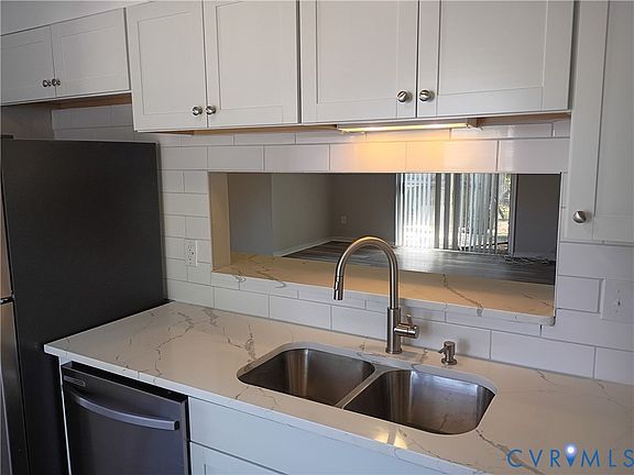 3rd image of 429 Hickorywood Cir