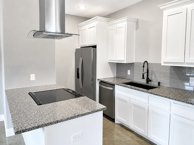 1213 Oak Dr — Photo 5