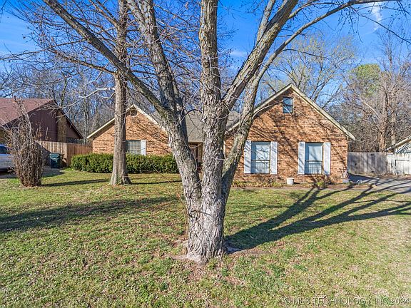 4th image of 2506 Parkwood Dr