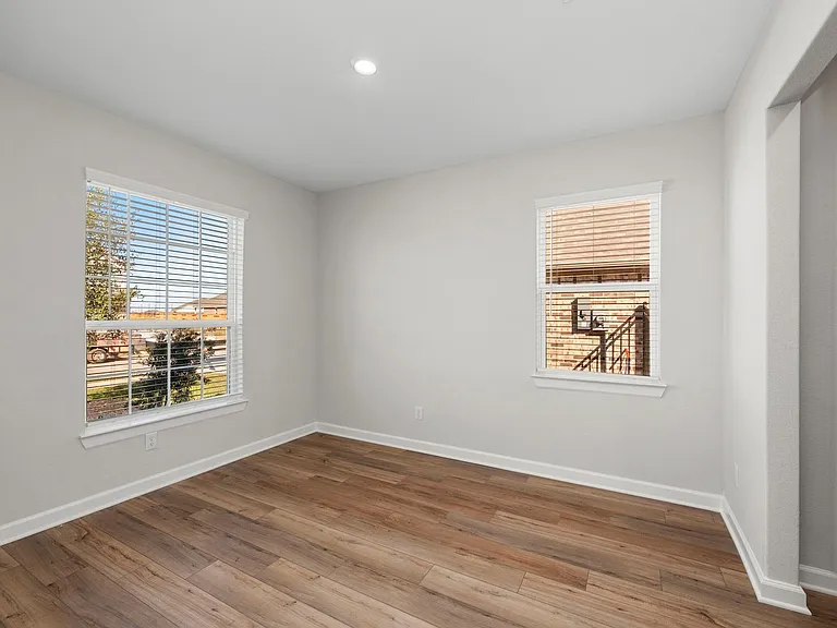 3052 Sorrento Hill Dr — Photo 5