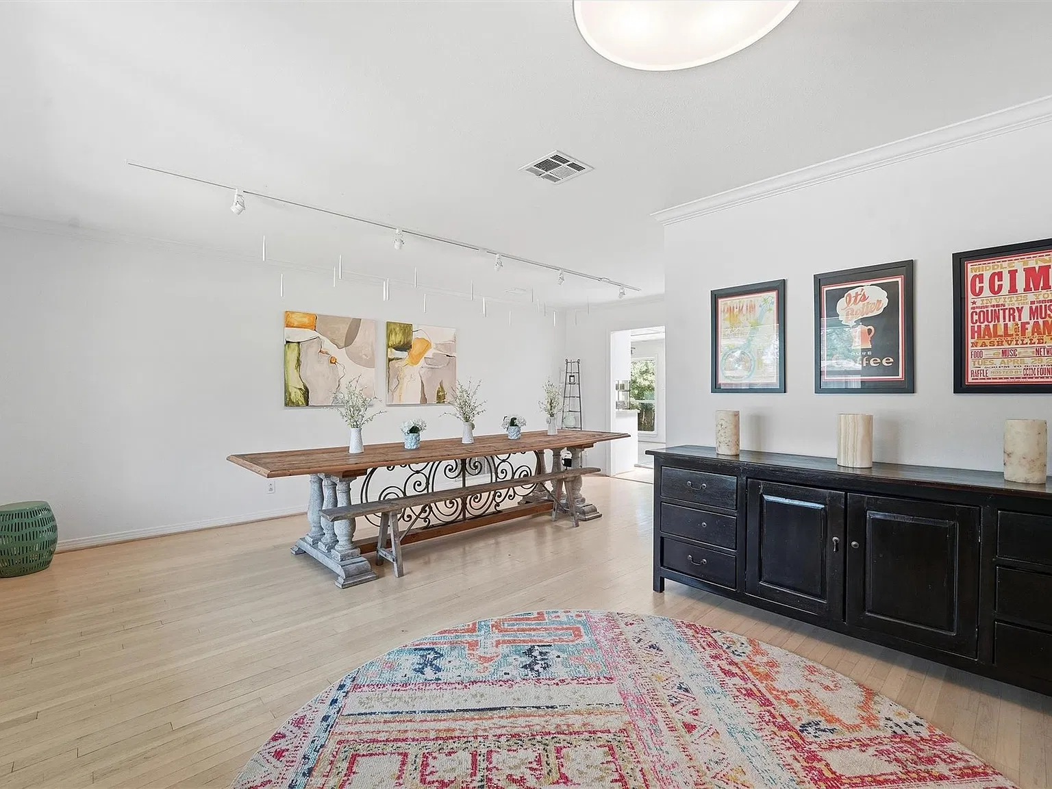 2 bed, 2.0 bath, 2071 sqft, $3,700 — Photo 4